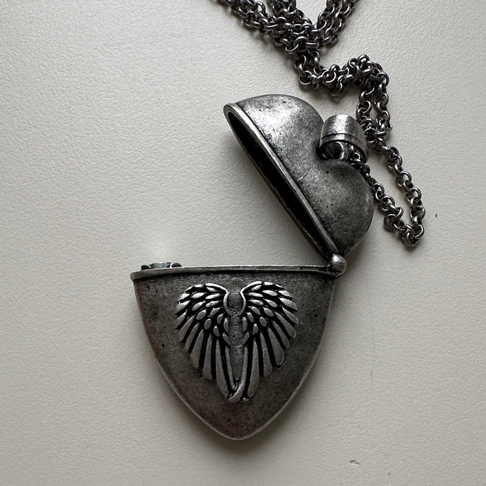 Silver Heart Locket Necklace with Wing Design Magnetic Closure 15 Inch Chain